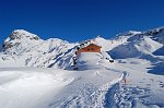 28 Ultimo sguardo al rifugio e ai suoi monti